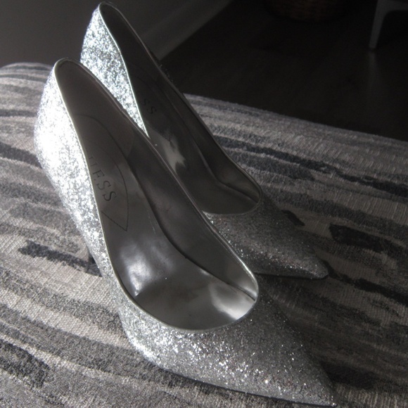 Guess Heels in silver metallic finish - Size: 6M - Picture 3 of 8